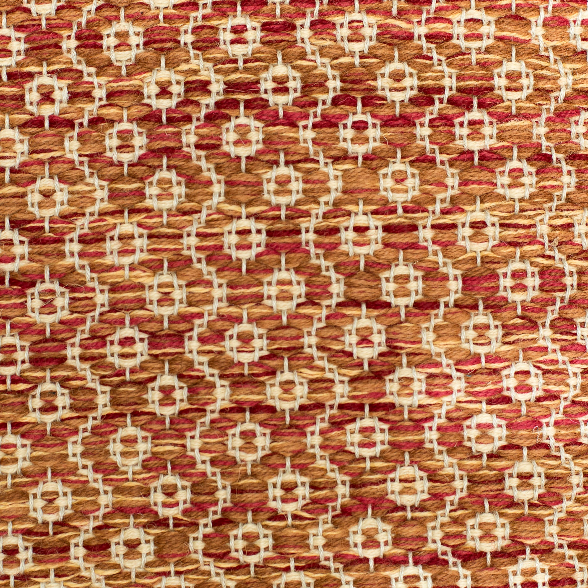 <p>Round Rosepath, main mix 6002, 6008, 6007, 3011, 3015, inside beige 6039 on the natural yarn</p>