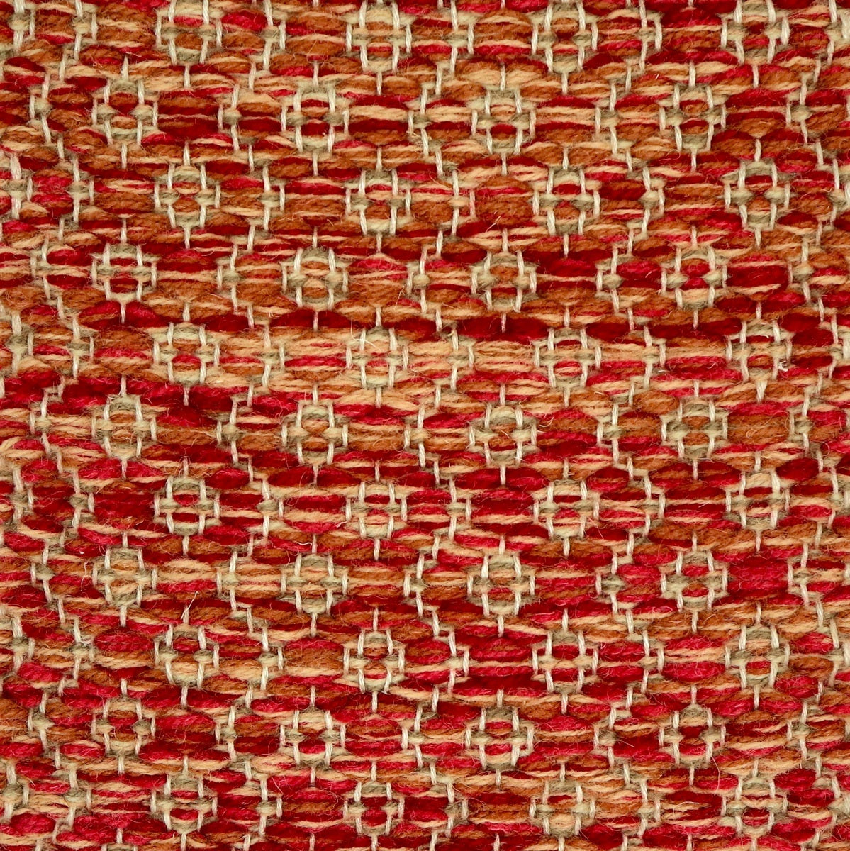 <p>Round Rosepath pos./neg., main auburn mix 3011, 3015, 6001, 6002, inside sandy green mix 6017, 6014, 6001 on the natural yarn</p>