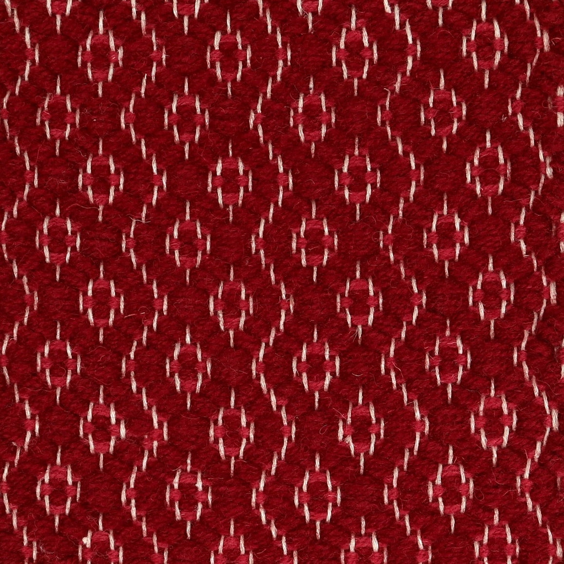 <p>Round Rosepath pos./neg., main dark red 3015, inside red 3011 on the natural yarn</p>