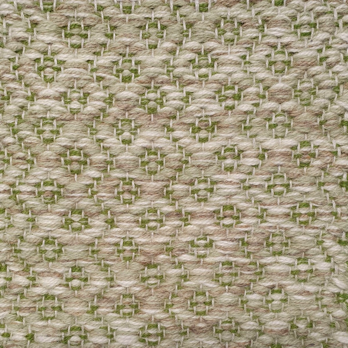<p>Round Rosepath , main beige-green mix 4012, 4015, 02, 6023, inside green mix CH015, 4015 on the natural yarn</p>