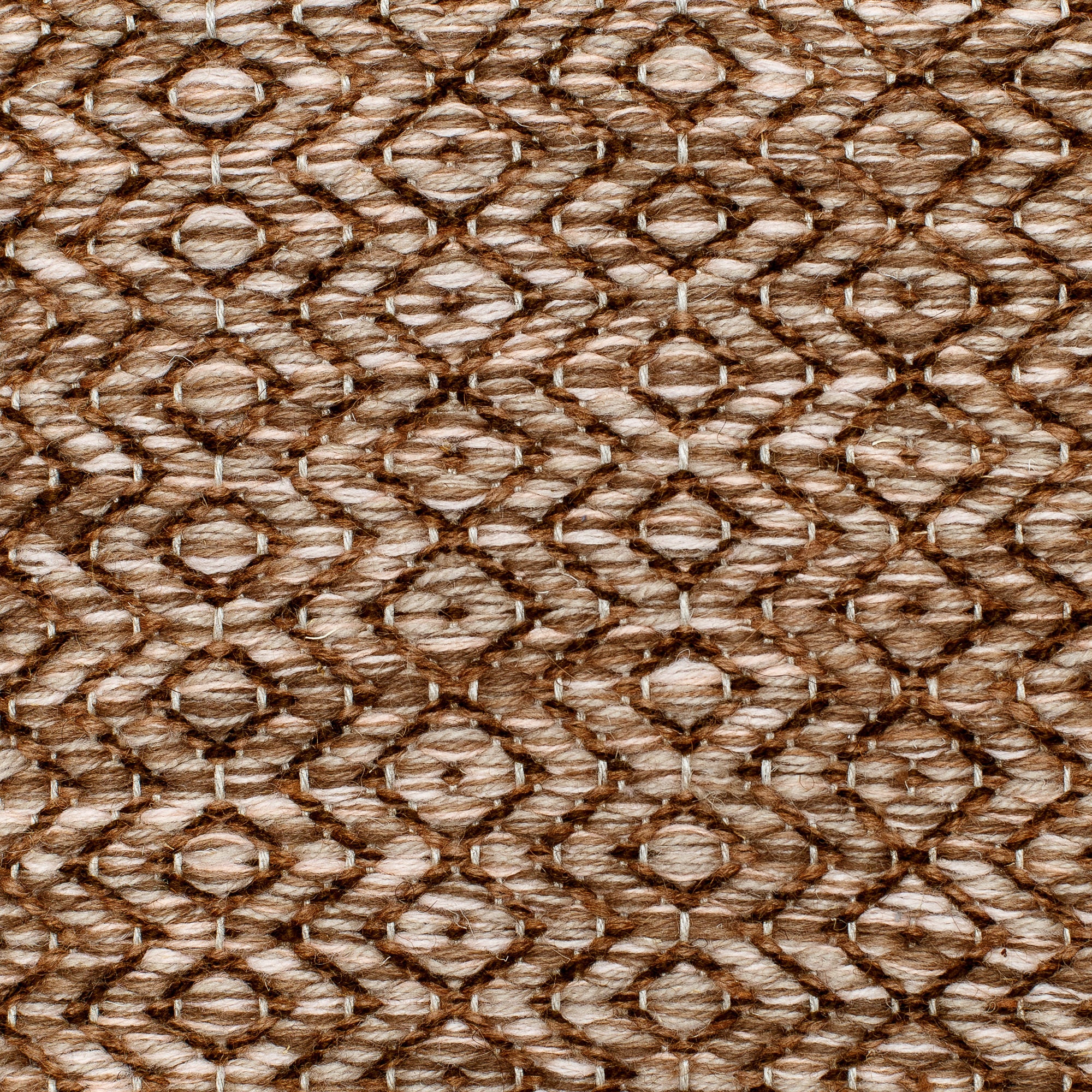 <p>Round Diamond Twill, main brown mix 6013, 6017, 1024, 3016, inside dark brown mix CH4225, 6010 on the natural yarn</p>