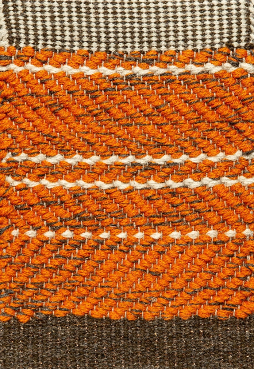 <p><meta charset="UTF-8"><a id="fancybox-right"></a><span class="fancy-ico" id="fancybox-right-ico"></span></p>
<div id="fancybox-title" class="fancybox-title-inside"></div>
<div class="fancybox-title-inside">
<div class="fancybox-title-inside" id="fancybox-title">
<meta charset="UTF-8">
<span>SNOW &amp; COAL created by Lars Nilsson, Herringbone, Orange mix CH055, little of 17, White Stripe 06, striped woven ends: 1) a) 17, CH4326, b) 17 lurex Bronze, 2) a) 17, CH4326, b) white 06 on the natural yarn</span><br>
</div>
<br>
</div>