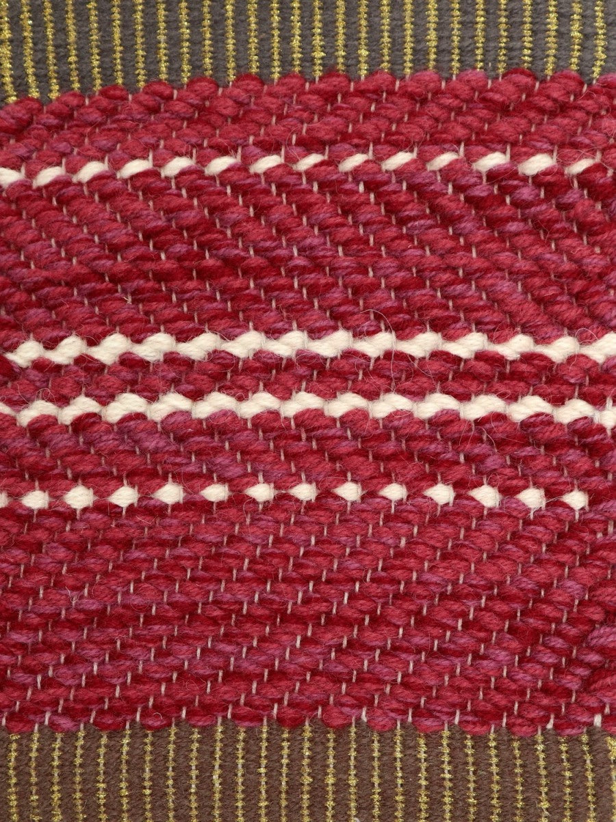 <p><meta charset="UTF-8"><a id="fancybox-right"></a><span id="fancybox-right-ico" class="fancy-ico"></span></p>
<div class="fancybox-title-inside" id="fancybox-title"></div>
<div class="fancybox-title-inside">
<div id="fancybox-title" class="fancybox-title-inside">
<meta charset="UTF-8">
<span>SNOW&amp;COAL created by Lars Nilsson, Herringbone, red mix 3015, 7004, 6037, white stripe 06</span><br>
</div>
<br>
</div>