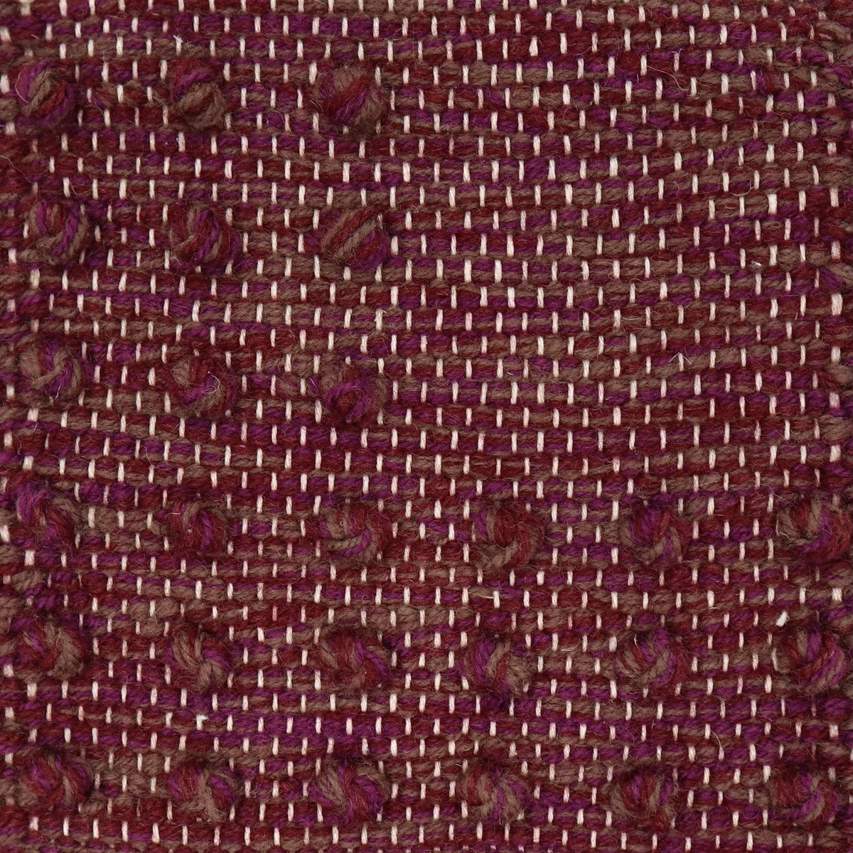 <p>Singe Weave with Pearls, aubergine mix CH5226, 8036, 6005 on the natural yarn</p>