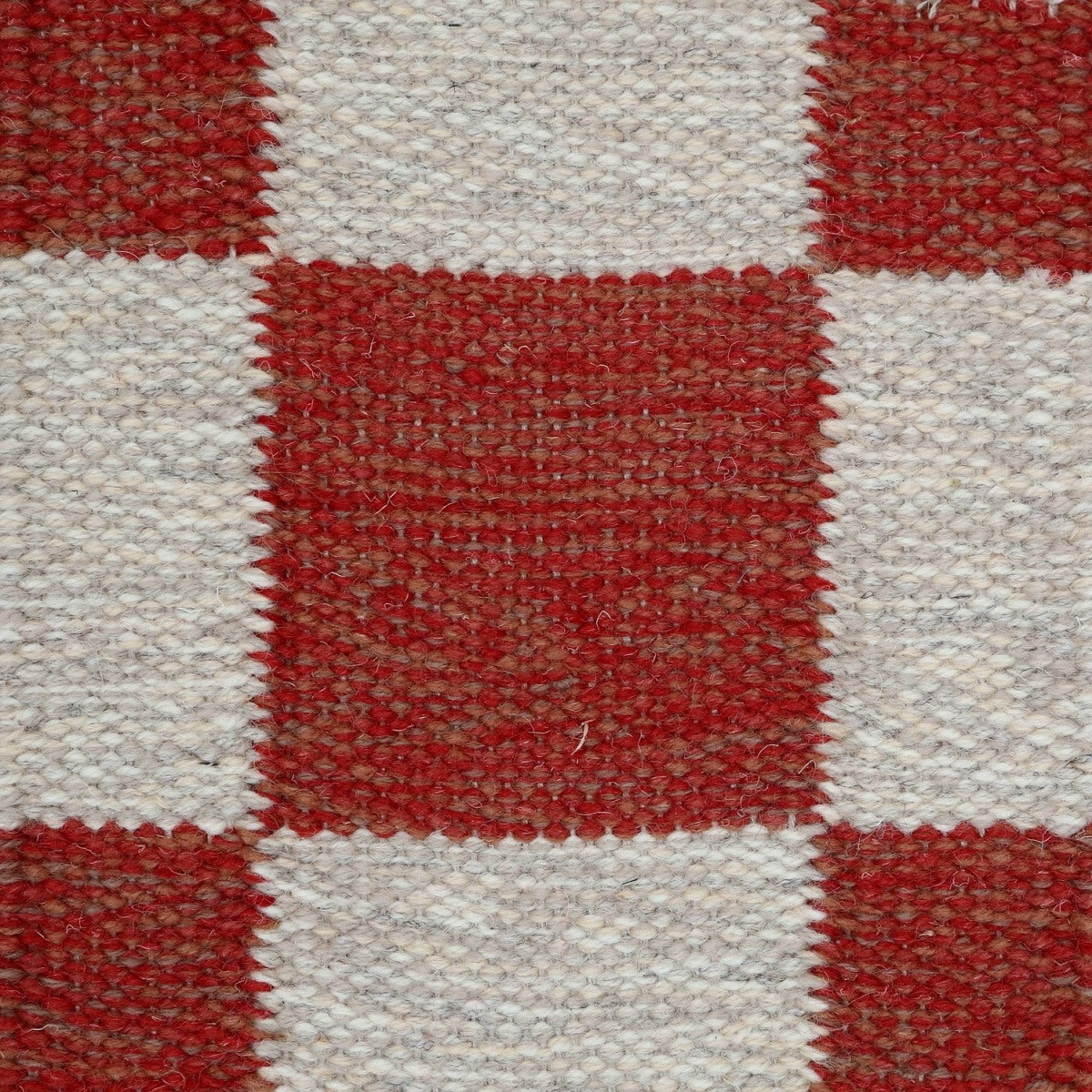 <p>Single Weave Chequered, 1 sq - beige mix 6019, 06, 12, 1008, 2 sq - red mix 8153, 8154, 6013, 6008 on the natural yarn</p>