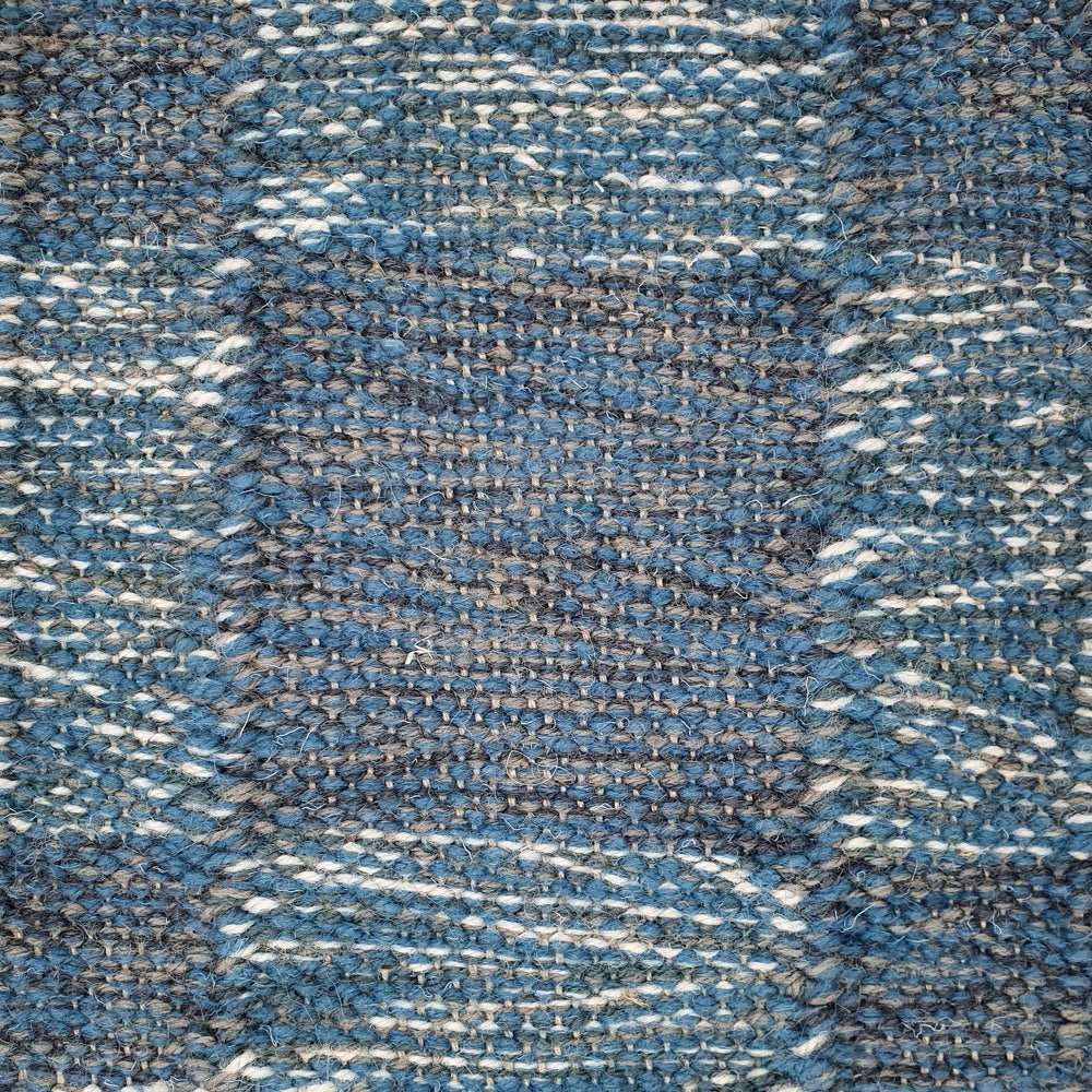 <p>Single Weave Chequered, 1 sq - blue mix 062, 8015, 8008, CH3424, 1023, 2 sq - light blue mix 062, 262, 8015, 8008 on the natural yarn</p>
