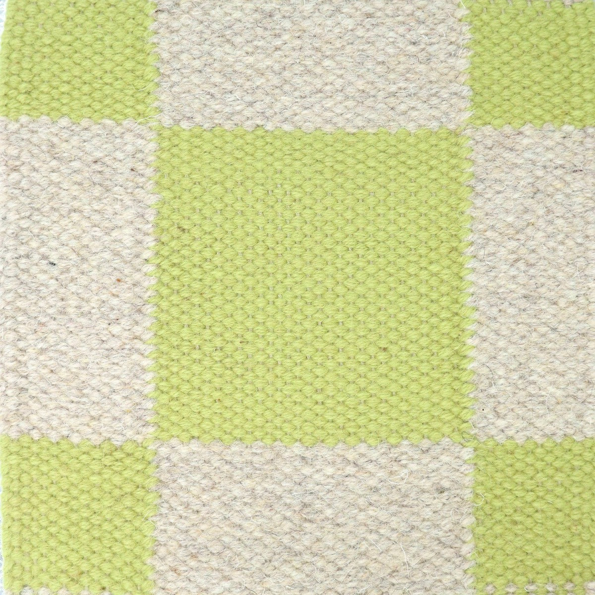 <p>Single Weave Chequered, 1 sq - green 4009, 2 sq - light grey 12 on the natural yarn</p>