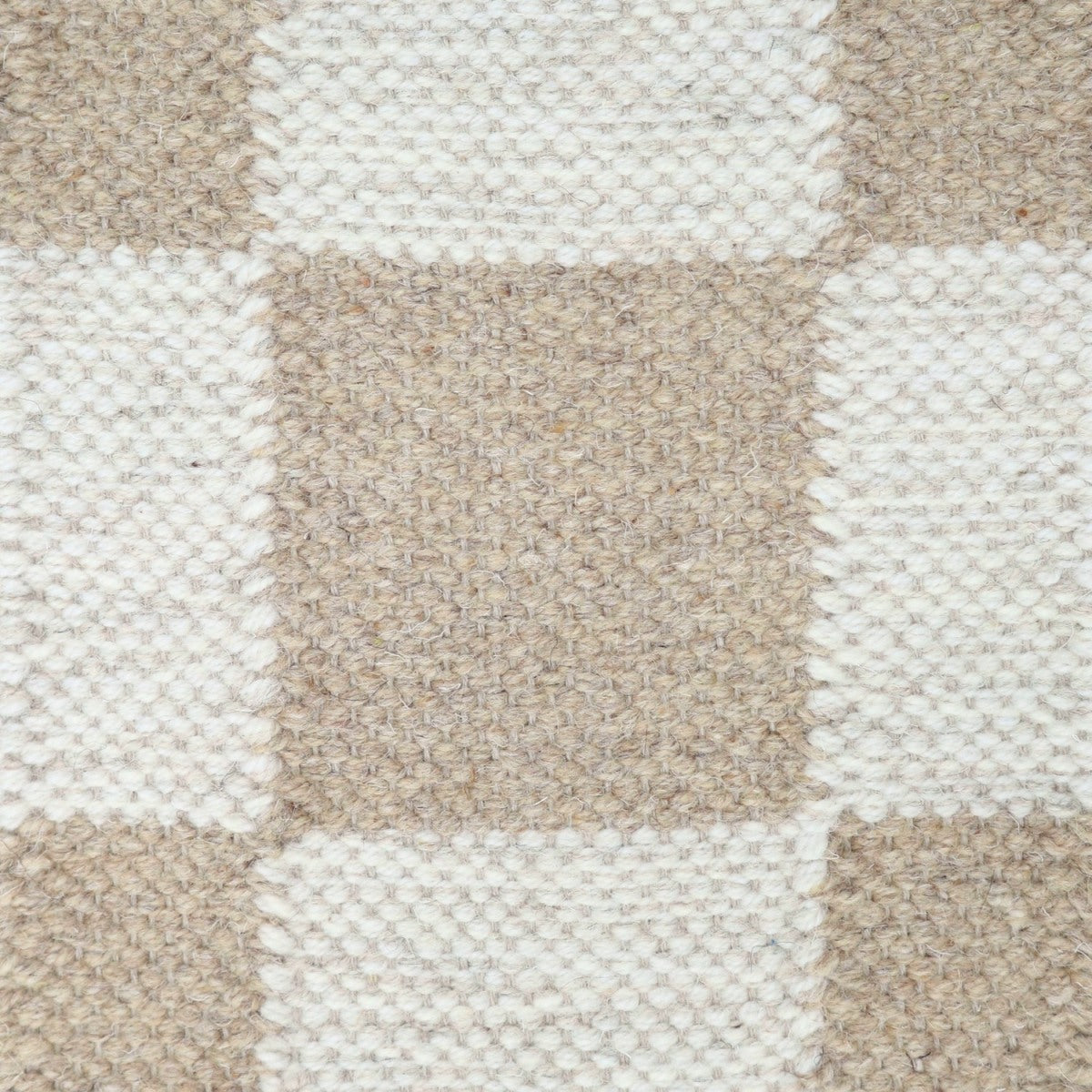 <p>Single Weave Chequered, 1 sq - white mix CH044, 1023, 12, 2 sq - beige 03 on the natural yarn</p>