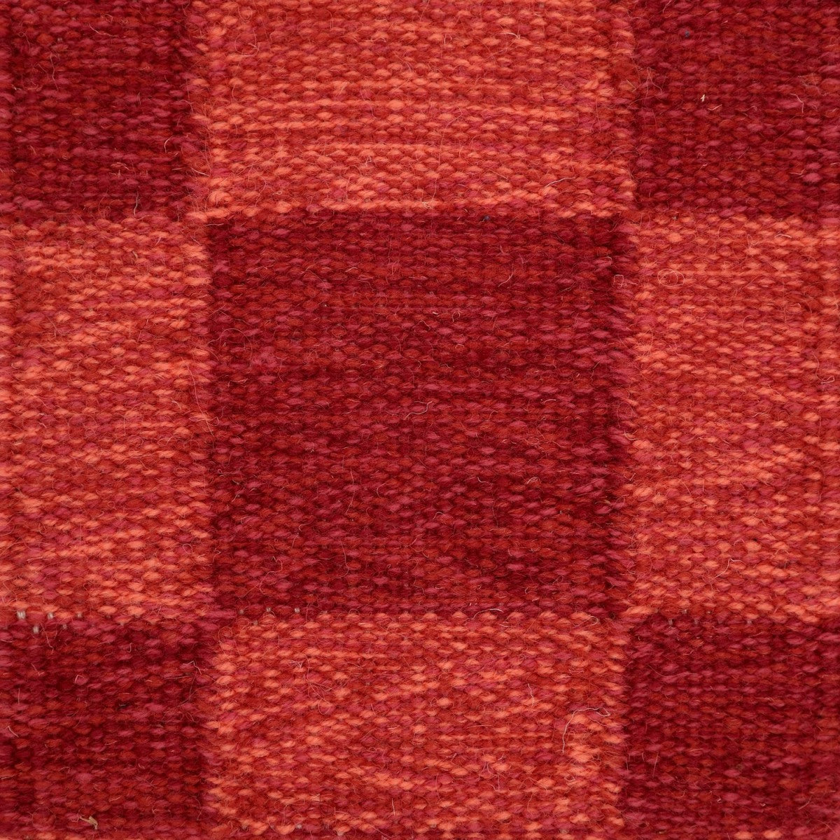 <p><meta charset="UTF-8"><a id="fancybox-right"></a><span class="fancy-ico" id="fancybox-right-ico"></span></p>
<div id="fancybox-title" class="fancybox-title-inside"></div>
<div class="fancybox-title-inside"><span>Single Weave Chequered, Apple 1, sq 1 - red mix 6037, 3010, 8154, sq 2 - coral mix 3010, 8154, 2009 on the natural yarn</span></div>