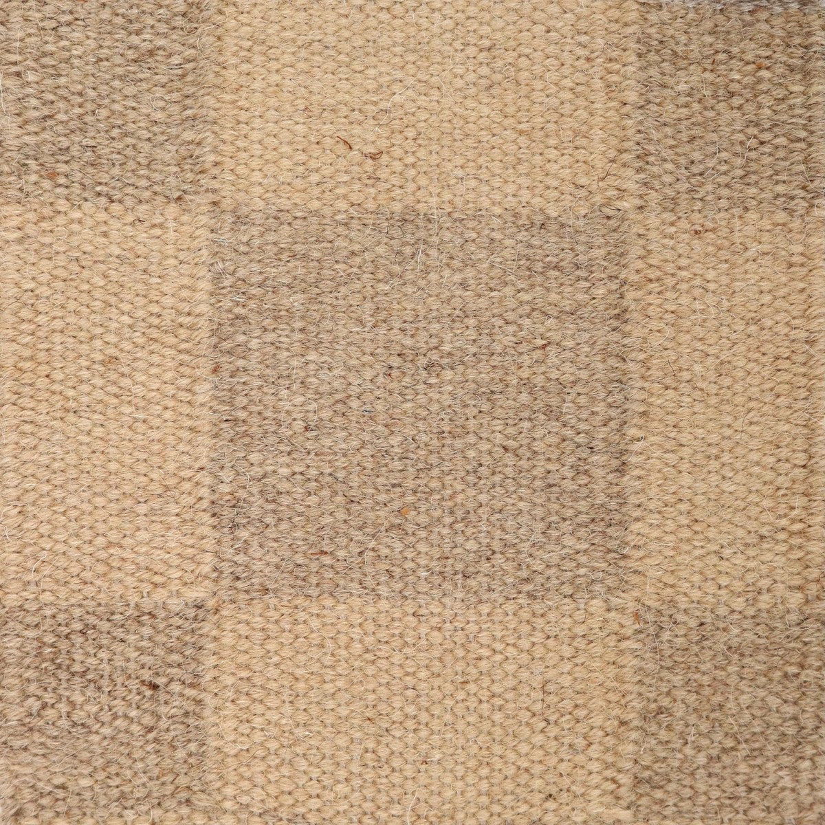 <p>Single Weave Chequered (rollakan), 1 sq - beige 03, 2 sq - cream 19 on the natural yarn</p>