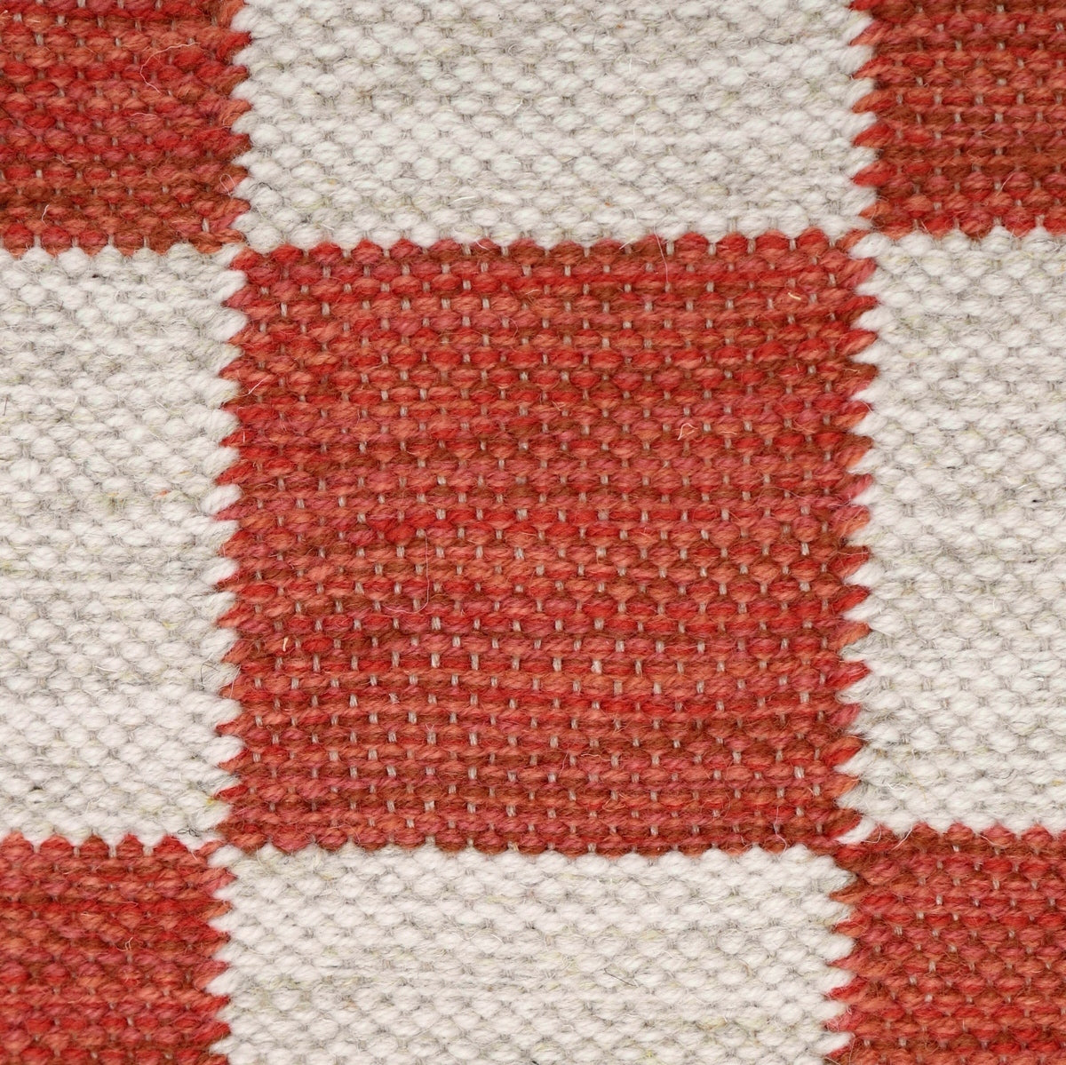 <p>Single Weave Chequered, sq 1 - white mix 12, 1023, sq 2 - red mix 6002, 8154, 8119, 8186, 8187 on the natural yarn</p>