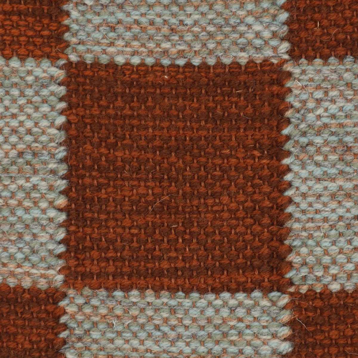 <p>Single Weave Chequered, sq 1 -  8124, 8132, sq 2 - 04, CH4400, CH033, 02, 1025 on the brown yarn</p>