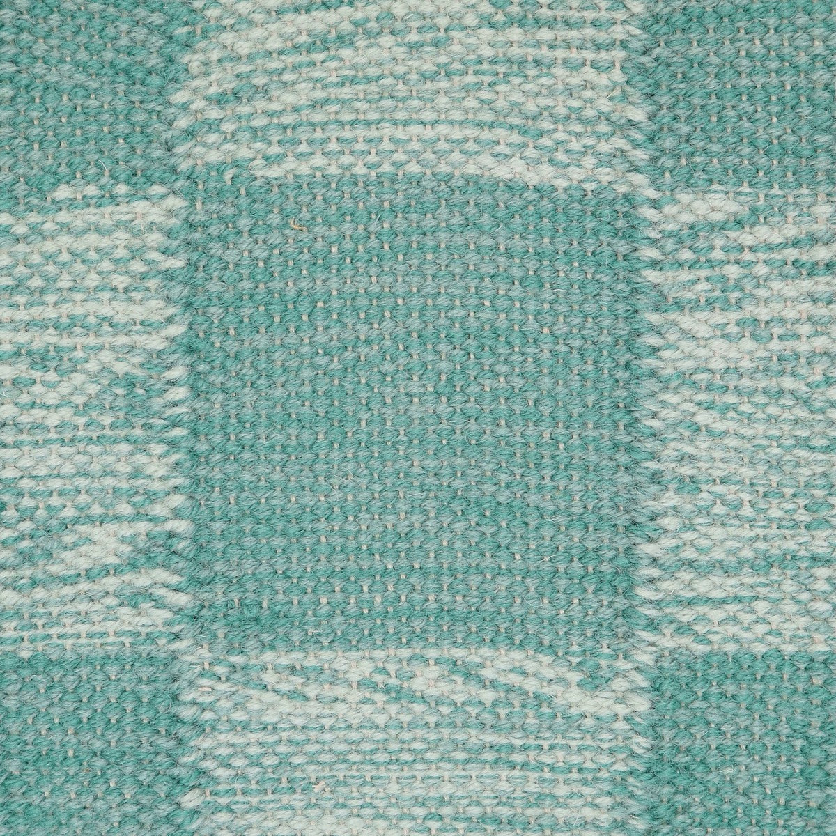 <p>Single Weave Chequered, sq 1 8235, 8200, sq 2 8235, 8200, 8216 on the natural yarn</p>