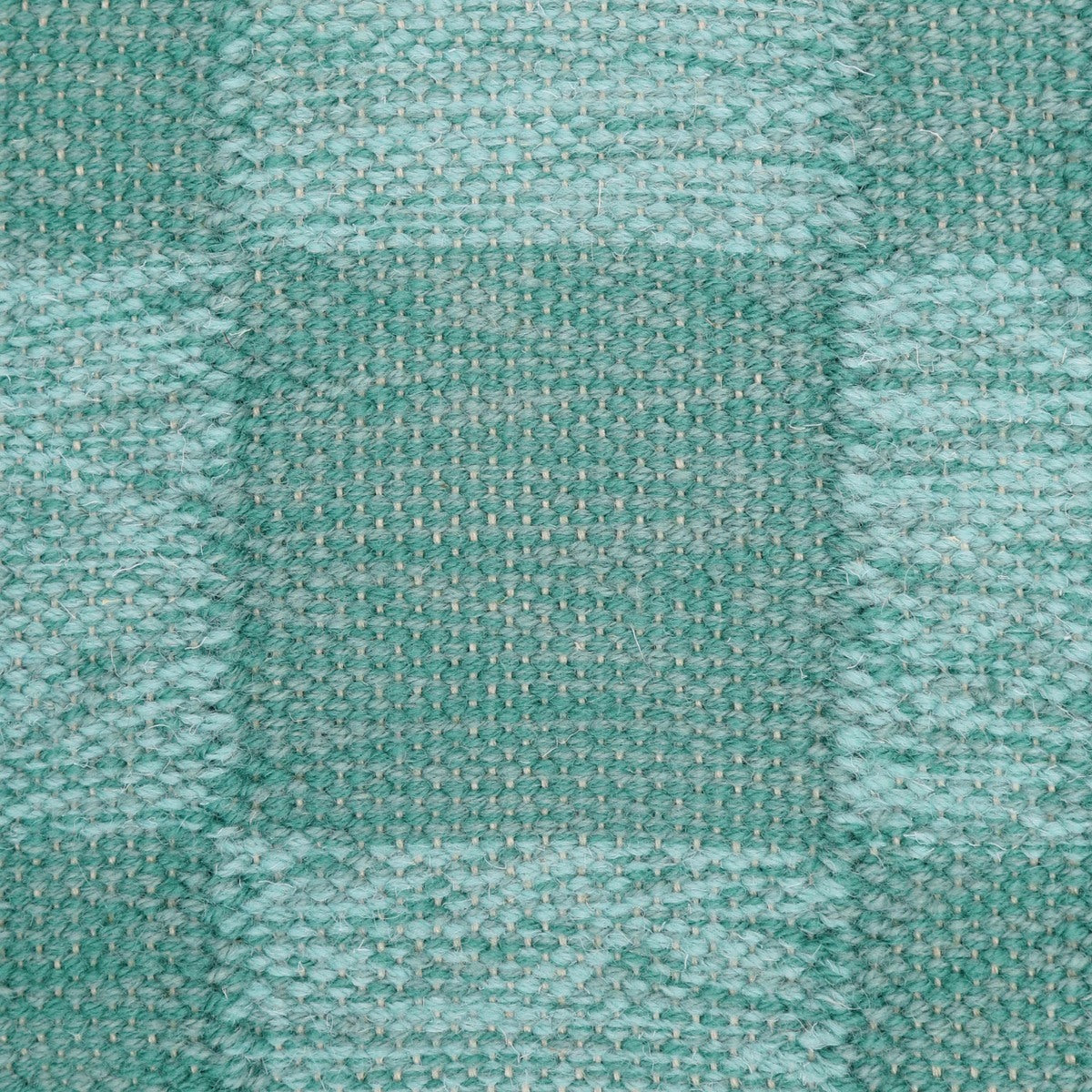 <p>Single Weave Chequered, sq 1 - 8235, 8200, sq 2 - 8235, 8200, CH4400 on the natural yarn</p>