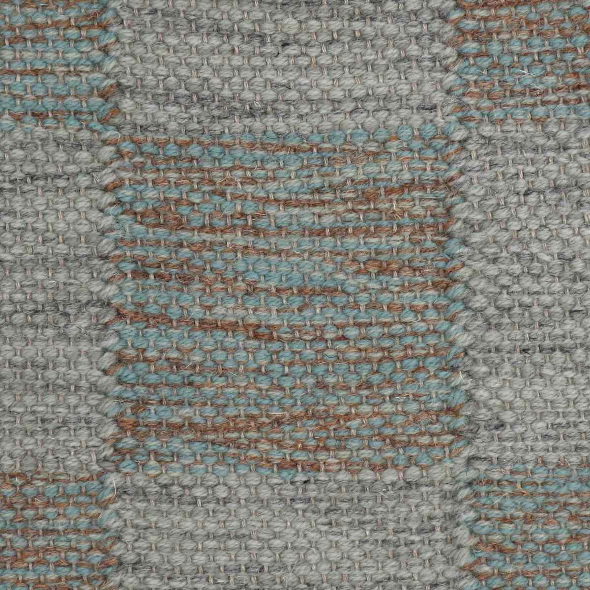 <p>Single Weave Chequered, sq 1 - CH4400, CH033, 02, sq 2 - 04, 1002, 1009, CH4360, CH033 on the natural yarn</p>