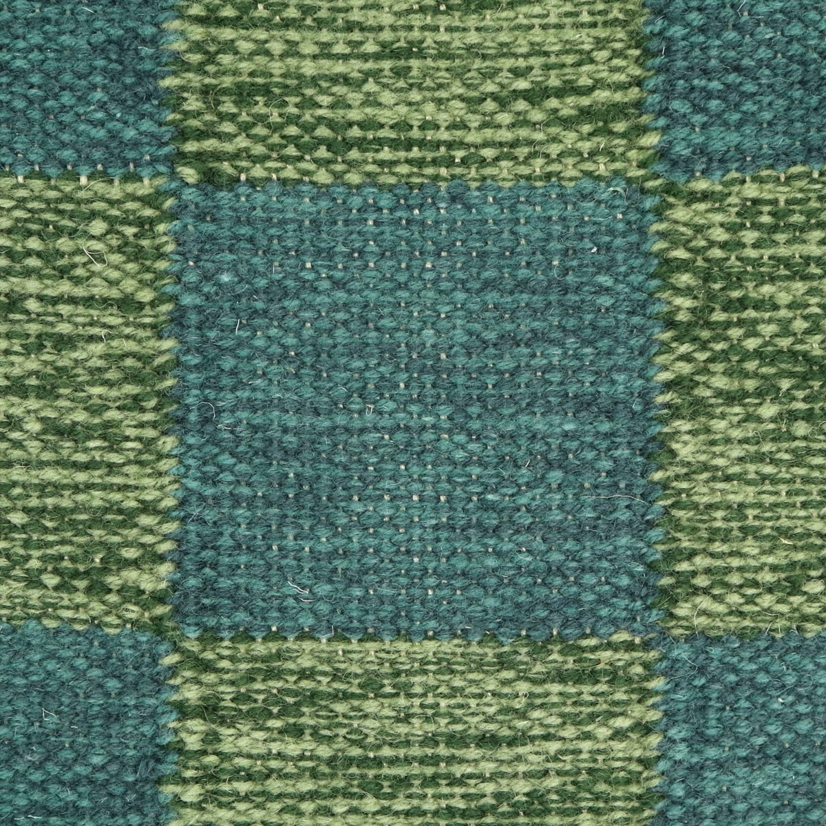 <p>Single Weave Chequered, sq 1 - green mix CH017, 1025, sq 2 - blue mix CH3424, 504 on the natural yarn</p>