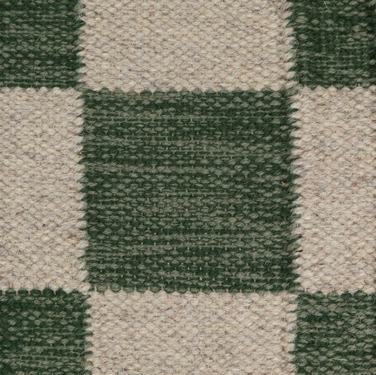 <p>Single Weave Chequered, sq 1 - grey 12, sq 2 - green 4011, 1025 on the natural yarn</p>