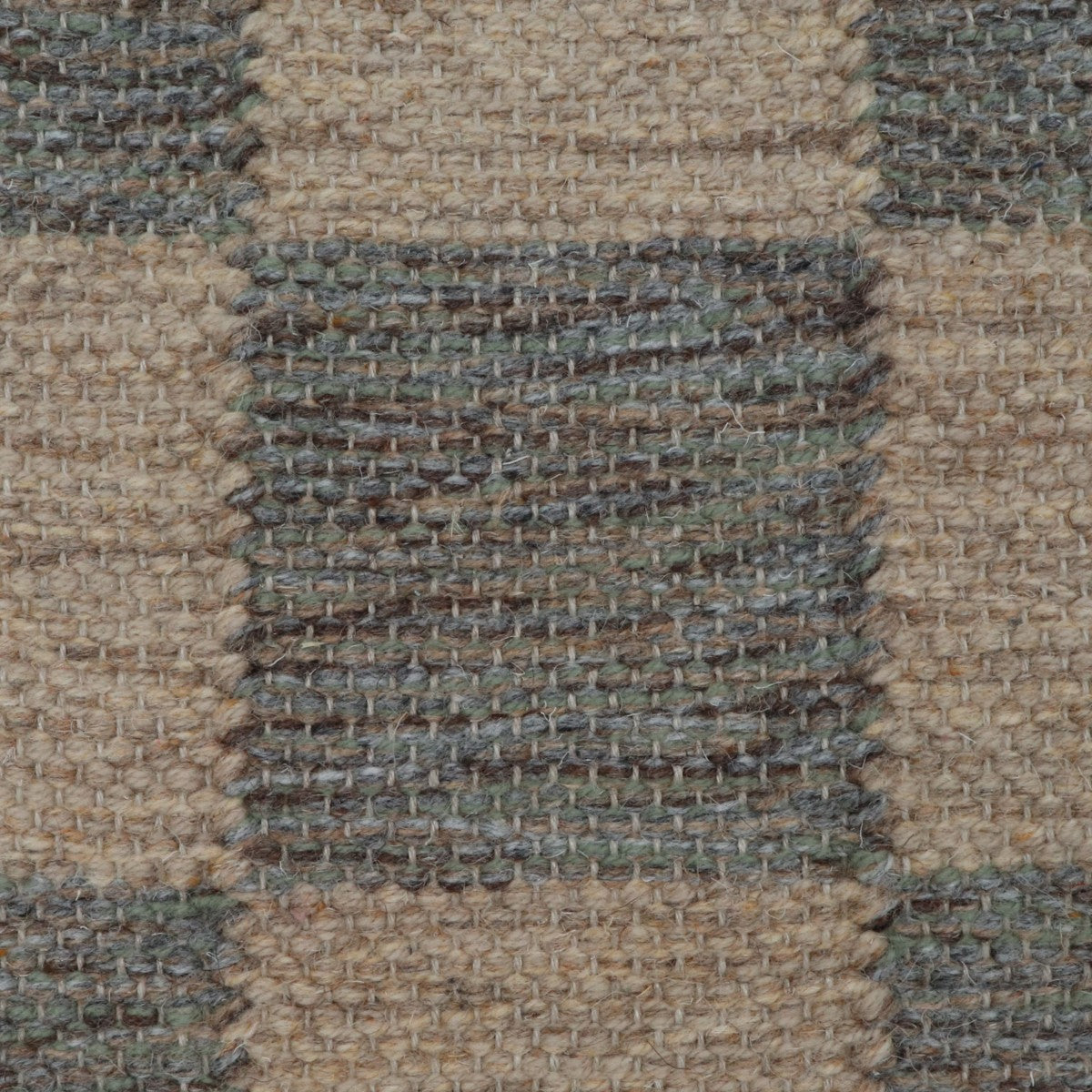 <p>Single Weave Chequered, sq 1 - oats mix 03, 02, 6040, sq 2 - brownish green mix of 02, 17, 08, 04, 1025, 11 on the natural yarn</p>