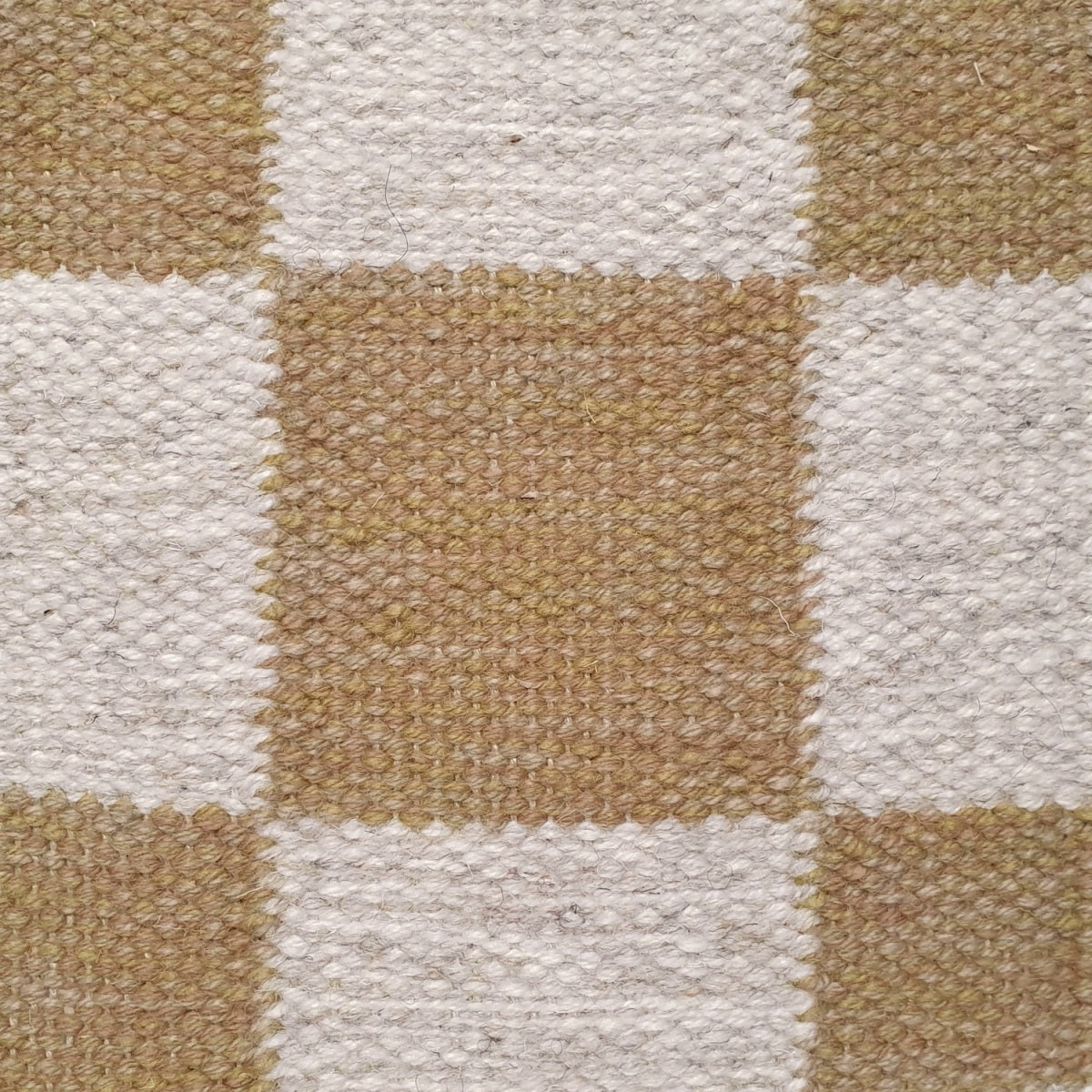 <p>Single Weave Chequered, sq 1 - white mix CH044, 1023, 12, sq 2 - brown mix 6040, 6014, 6001, 6004 on the natural yarn</p>