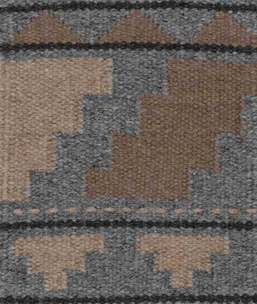 <p>Single Weave Folk Ornament, main grey 04, ornament in beige 03, dark beige 02, dark grey 05 on the natural yarn</p>