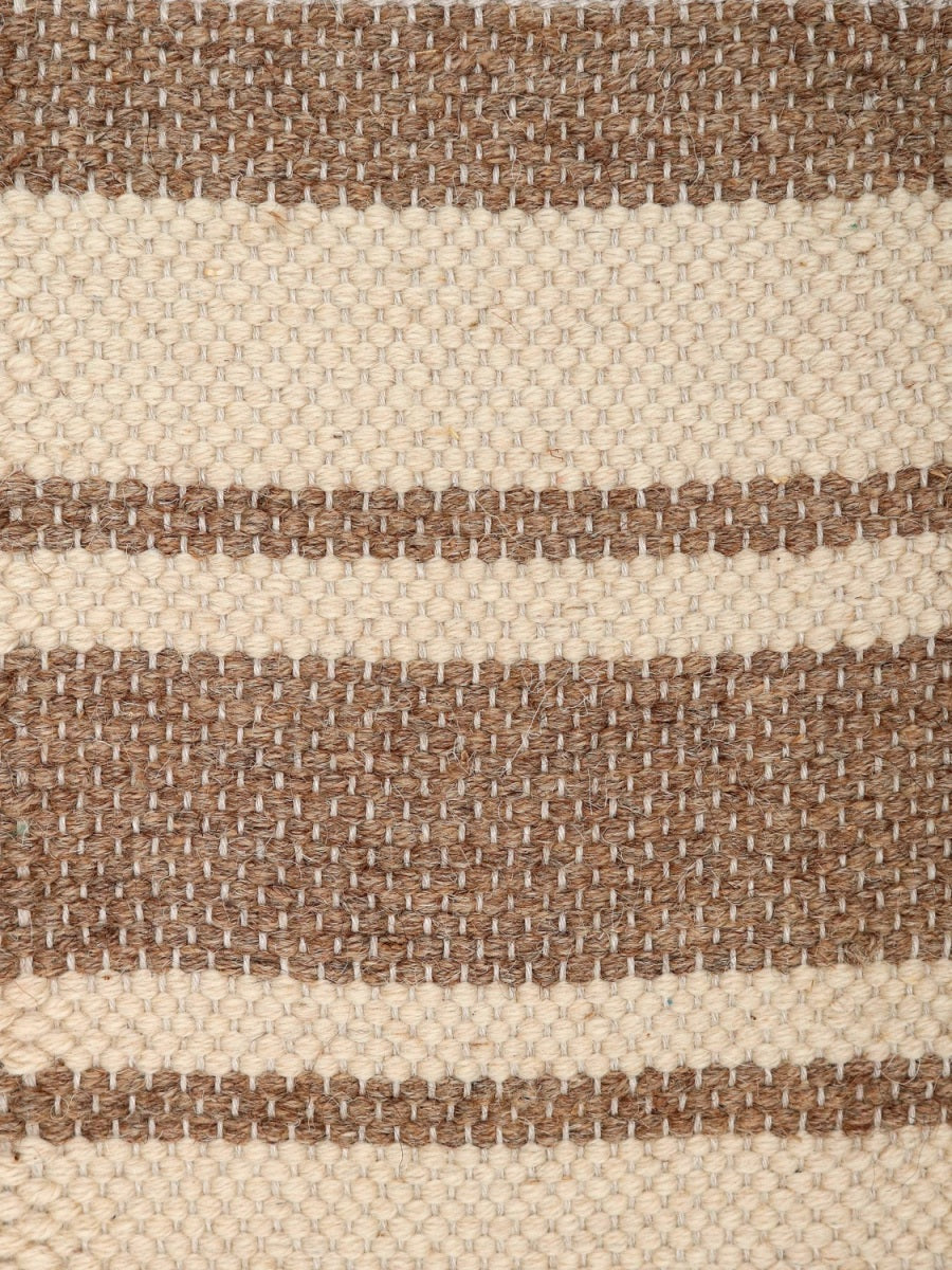 <p>Single Weave Striped, 1 row - brown 02, 2 row - cream 07 on the natural yarn</p>