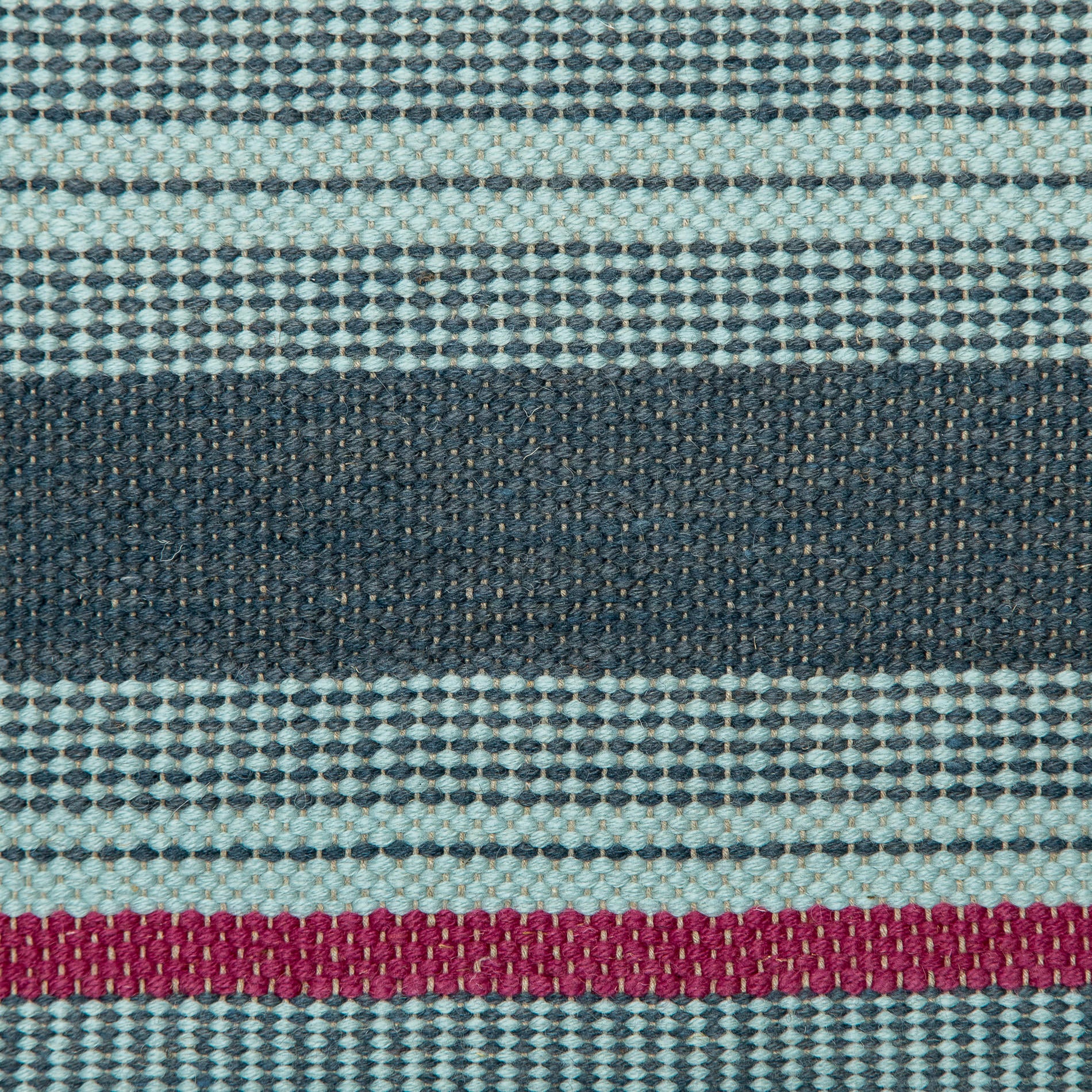 <p>Single Weave Striped, base grey-blue mix 262, 504, light blue СH4400, violet 7004 on the natural yarn</p>