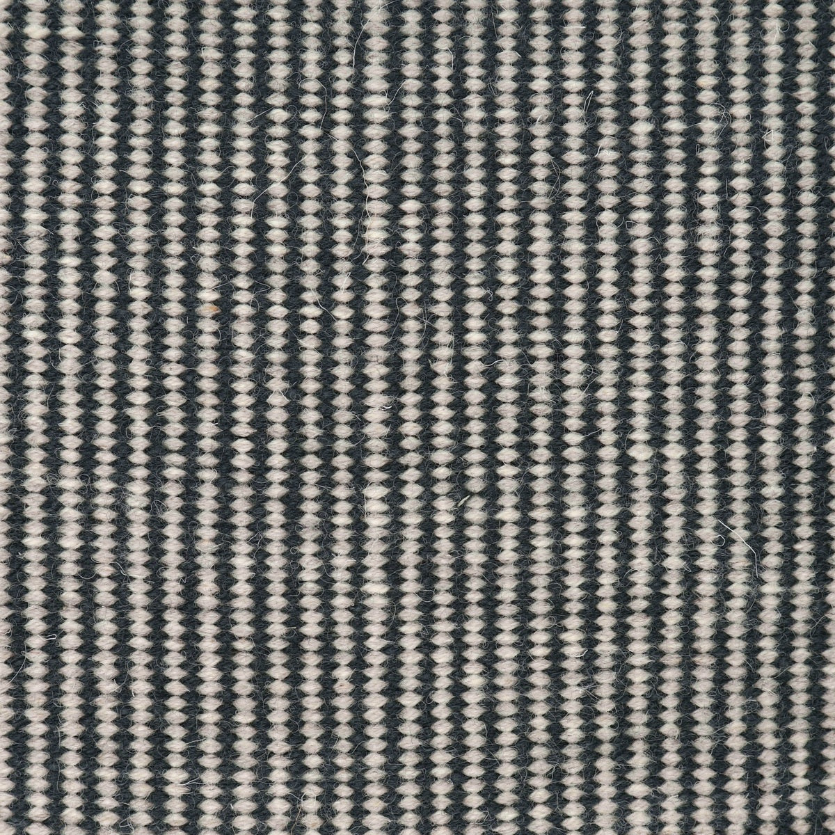 <p>Single Weave - Tuskaft Striped, 1 row - black 6020, 2 row - light grey mix 12, CH1207, 6023 on the black yarn</p>