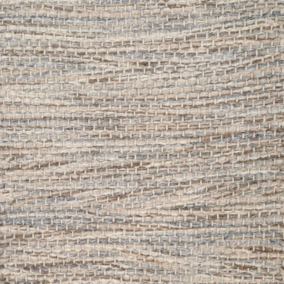 <p>Single Weave, light grey mix 12, 04, 08, 11, 1011 on the natural yarn</p>