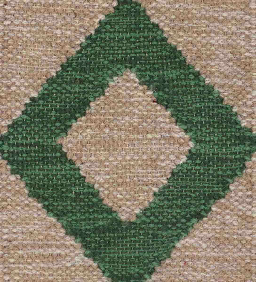 <p>Single Weave with Diamond Shapes, base beige 12, 6014, green pattern  4006, 4011 on the natural yarn</p>