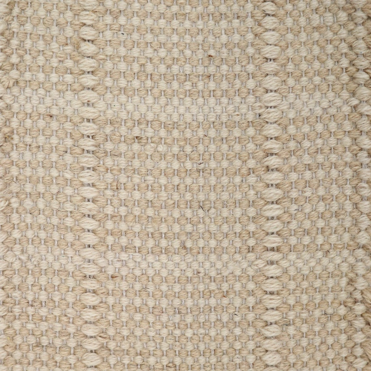 <p>Single Weave with Draell, 1 row - cream 07, 2 row - beige 19 on the natural yarn</p>