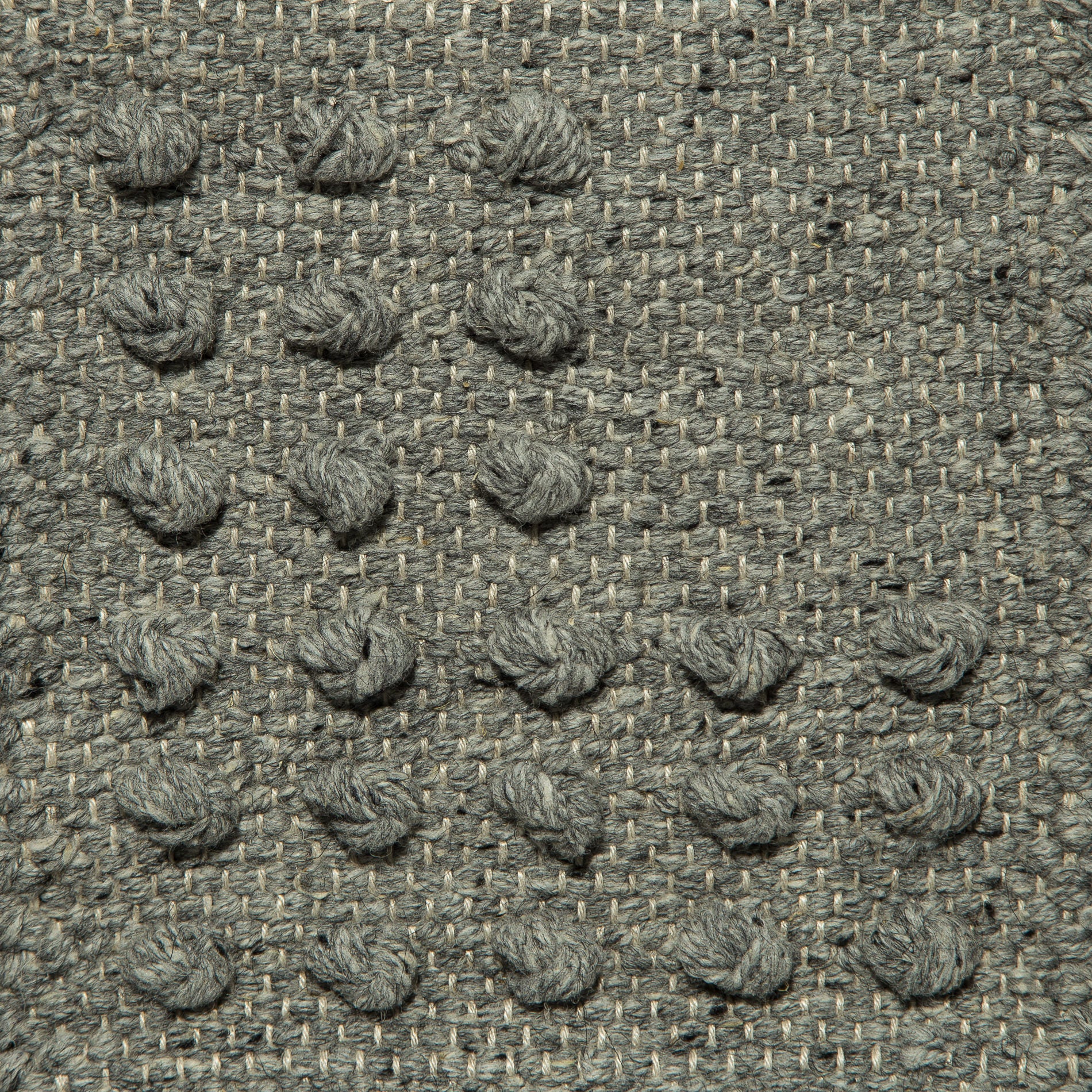 <p>Single Weave with Pearls, grey 04 on the natural yarn</p>