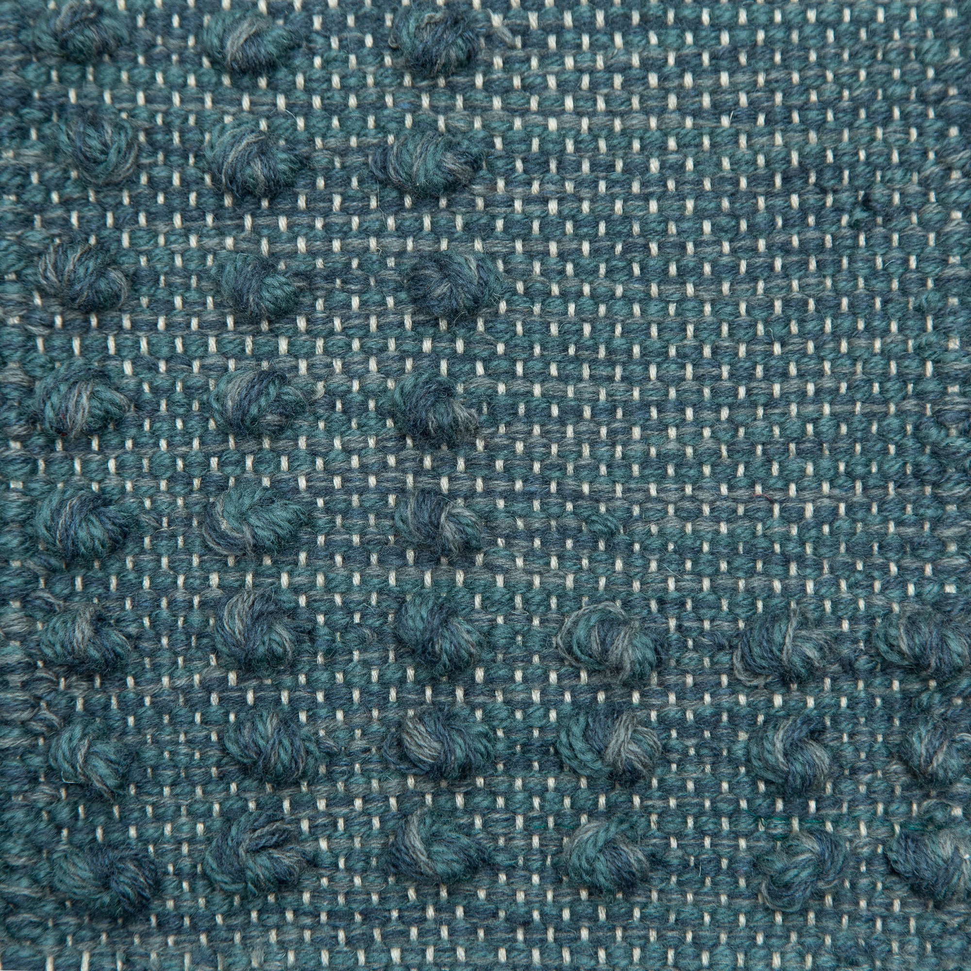 <p>Single Weave with Pearls, blue mix CH3424, 262, 504 on the natural yarn</p>