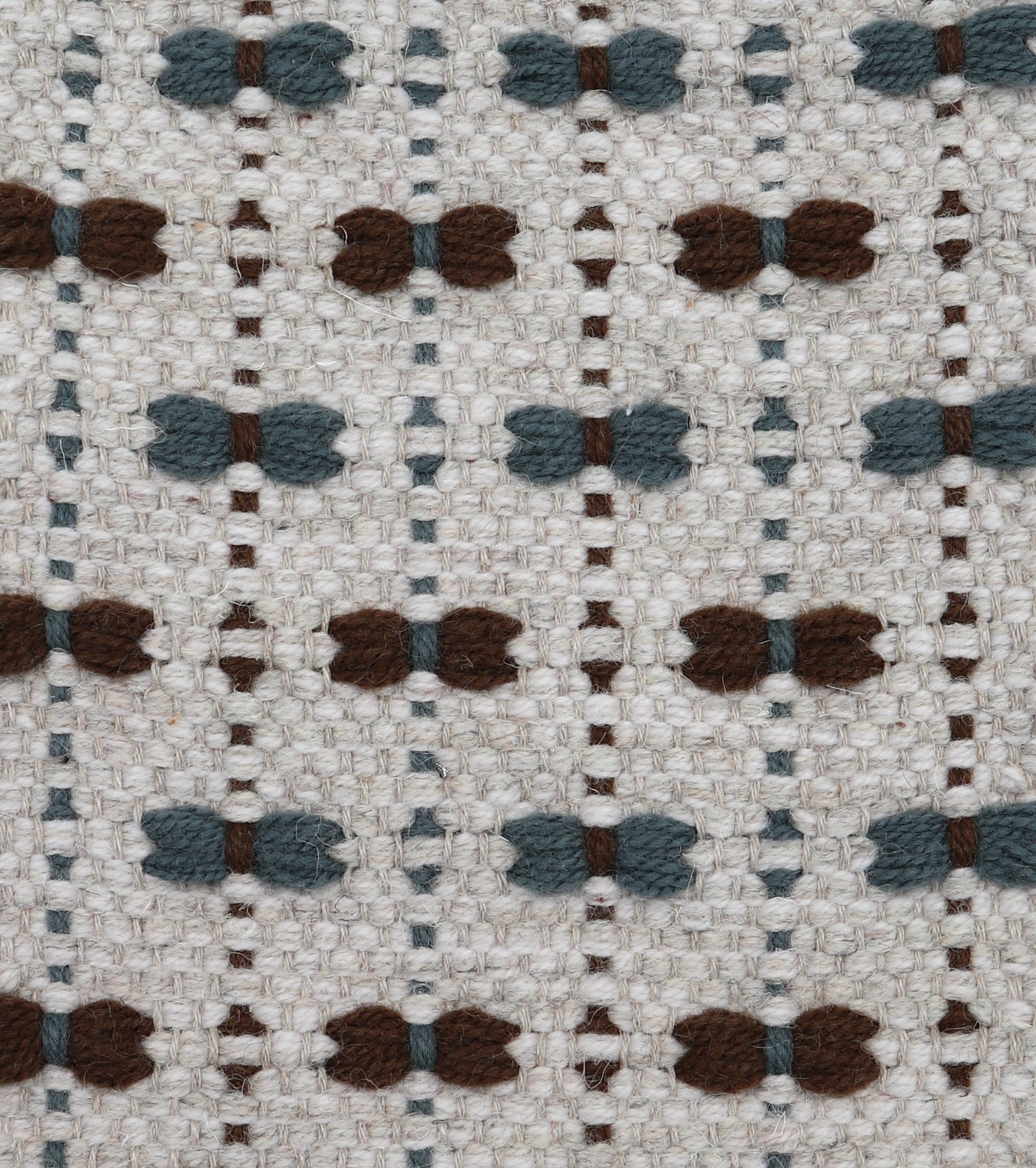 <p>Single Weave with Bows, base in light grey mix 12, 1023, bows in storm blue 262, brown CH4225 on the natural yarn</p>