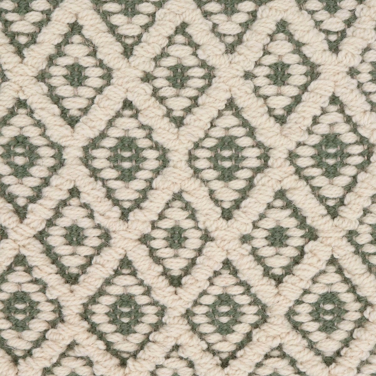 <p>Small Dual Diamond Twill in Bouclé, main bouclé in cream 06, inside green 1025 on the natural yarn</p>