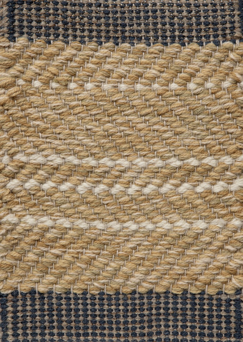 Snow and Coal – Beige