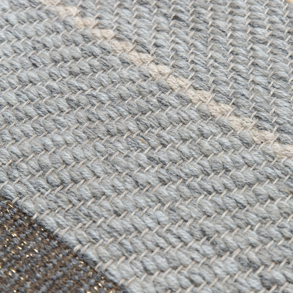Snow and Coal – Light Grey