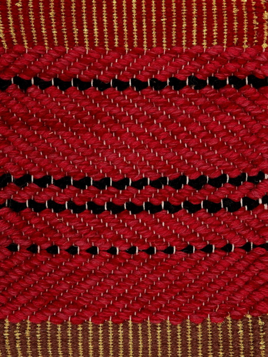 <p><meta charset="UTF-8"><a id="fancybox-right"></a><span id="fancybox-right-ico" class="fancy-ico"></span></p>
<div class="fancybox-title-inside" id="fancybox-title"></div>
<div class="fancybox-title-inside">
<div id="fancybox-title" class="fancybox-title-inside">
<meta charset="UTF-8">
<span>SNOW&amp;COAL created by Lars Nilsson, red mix 3011, 3015, 6037, stripes in black 1006, woven striped end 1. - red 3015 and golden ribbon, 2. brown 6005 and golden ribbon</span><br>
</div>
<br>
</div>