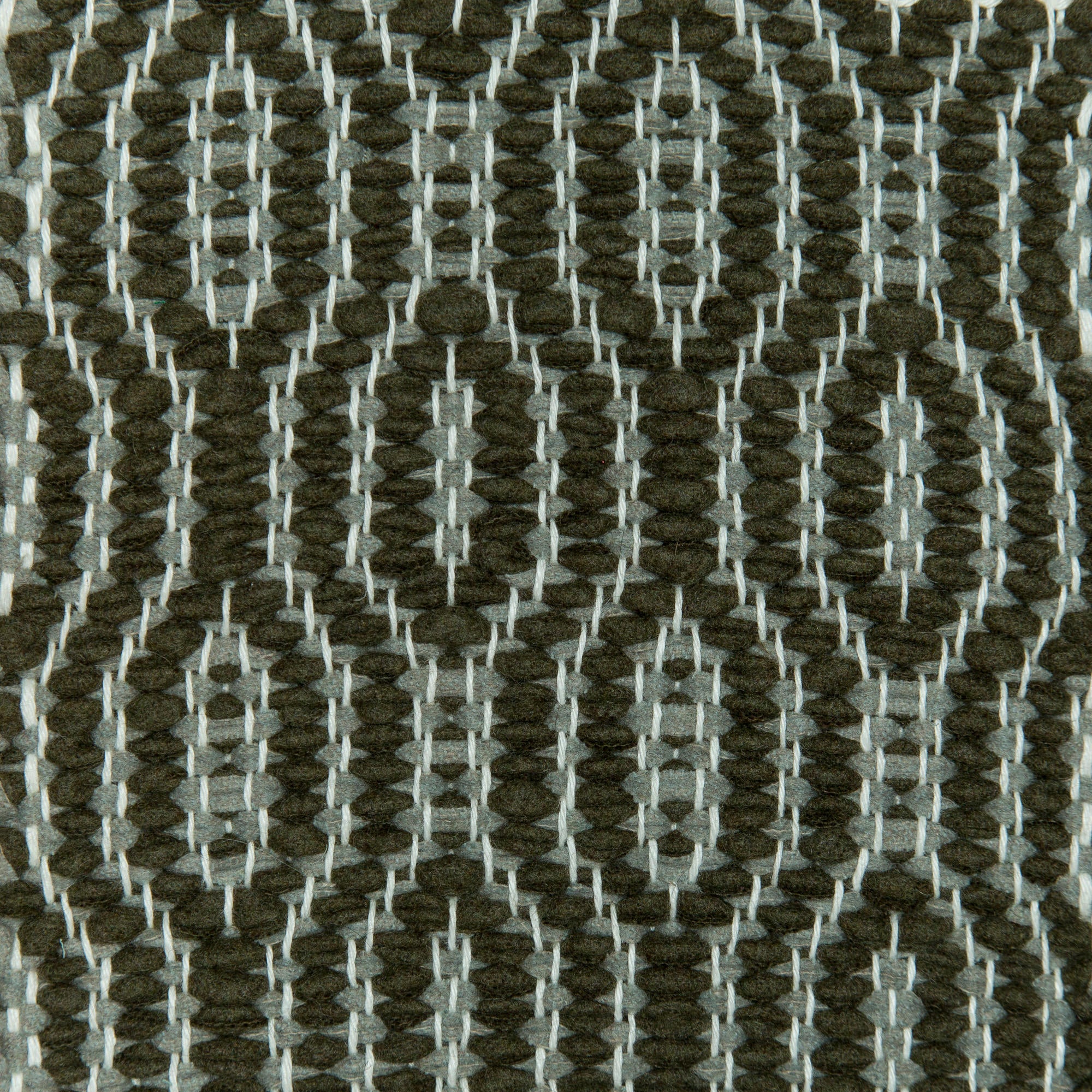 <p>Soft Dual Diamomd Twill, main green 0419, inside grey 0432 on the white yarn</p>