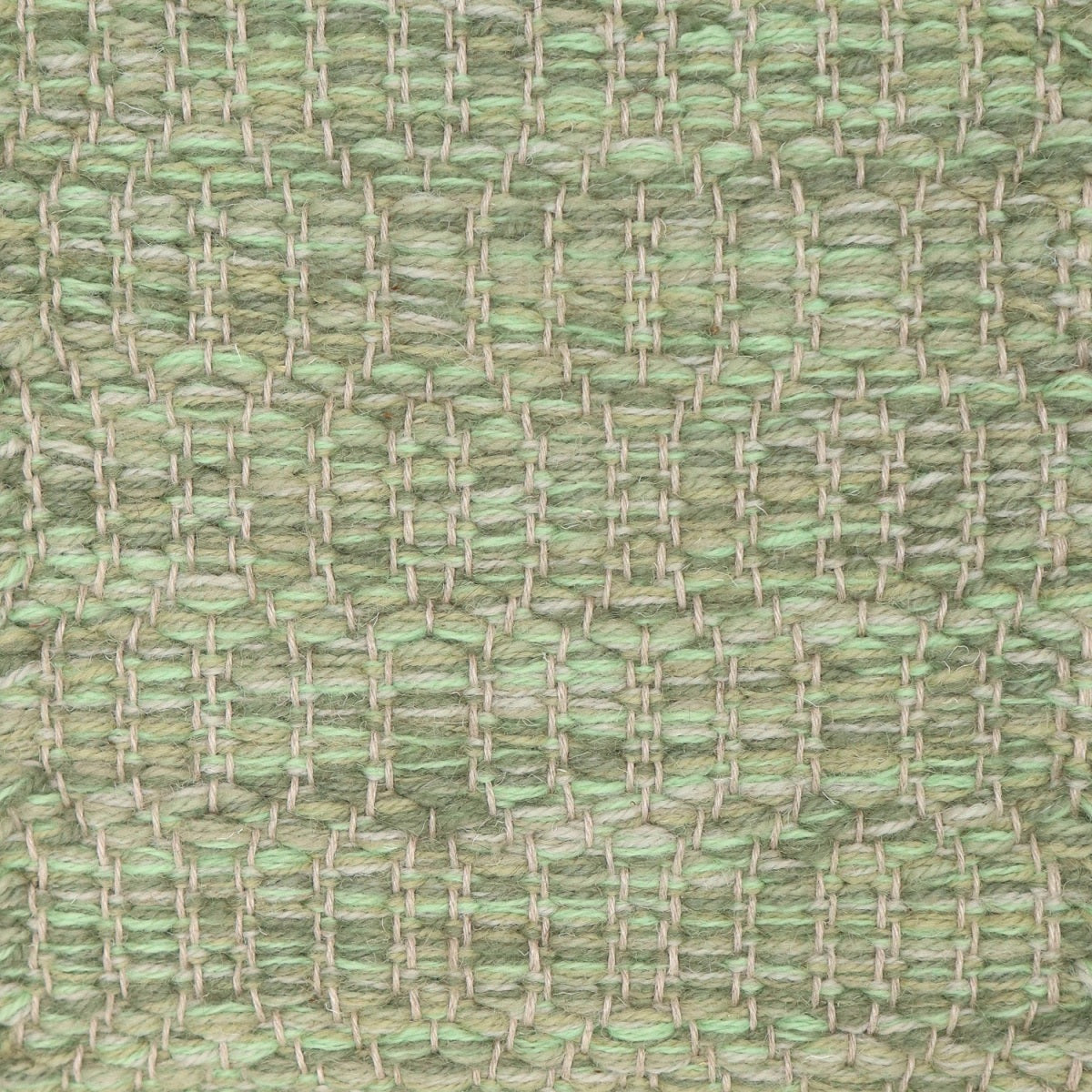 <p>Soft Dual Diamond Twill, green mix 1025, 4001, 4015, CH16, CH4360 on the natural yarn</p>