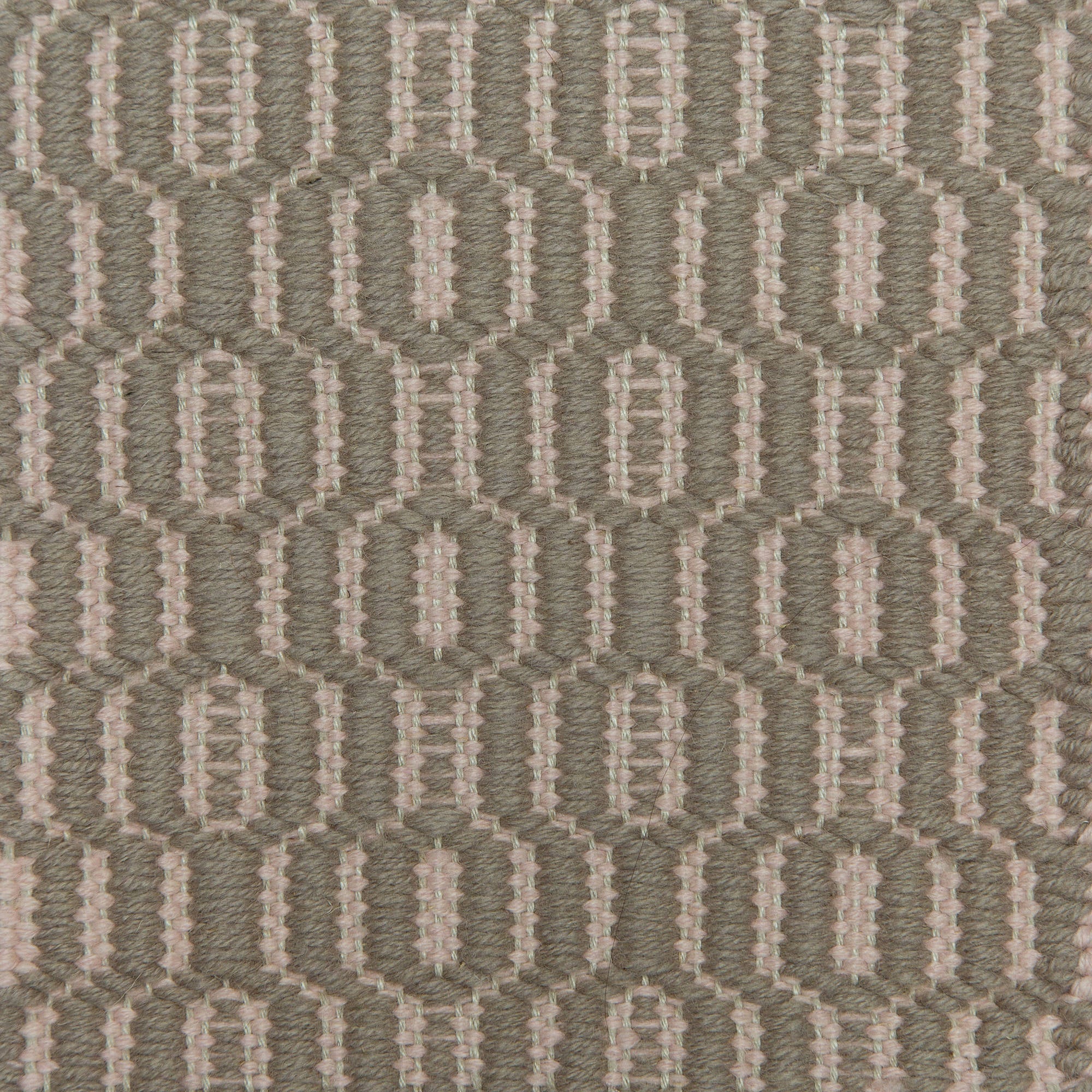 <p>Soft Dual Diamond Twill, main beige 1014, inside pink 3001 on the natural yarn</p>