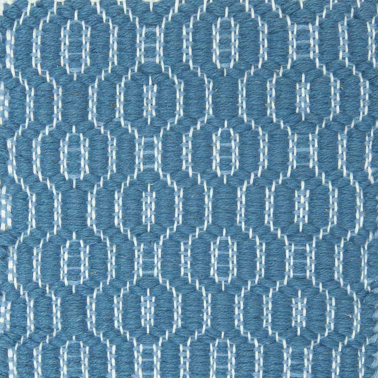 <p>Soft Dual Diamond Twill, main blue 5021, inside lightblue 5010 on the white yarn</p>