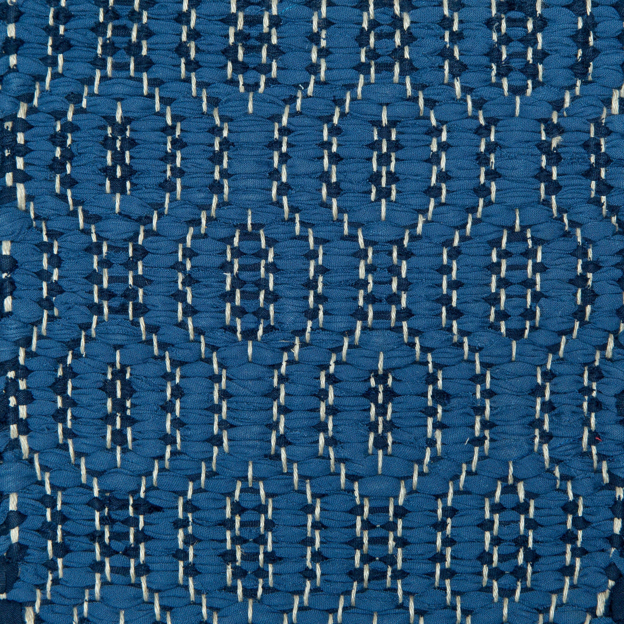 <p>Soft Dual Diamond Twill, main blue 509, ins. dark blue 522 on the natural yarn</p>