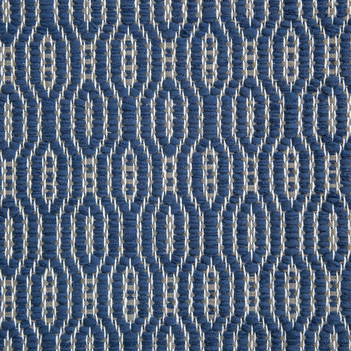 <p>Soft Dual Diamond Twill, main blue H491, inside grey H495 on the white yarn</p>