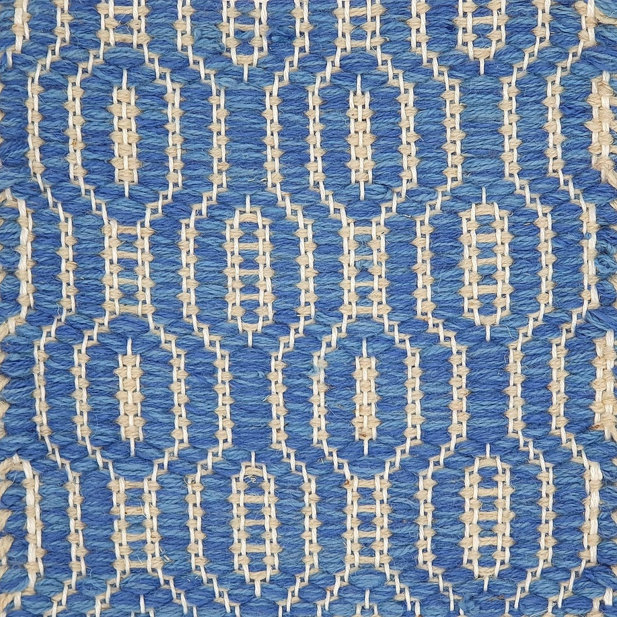 <p>Soft Dual Diamond Twill, main blue mix 5009, 5017, inside white 6023 on the white yarn</p>