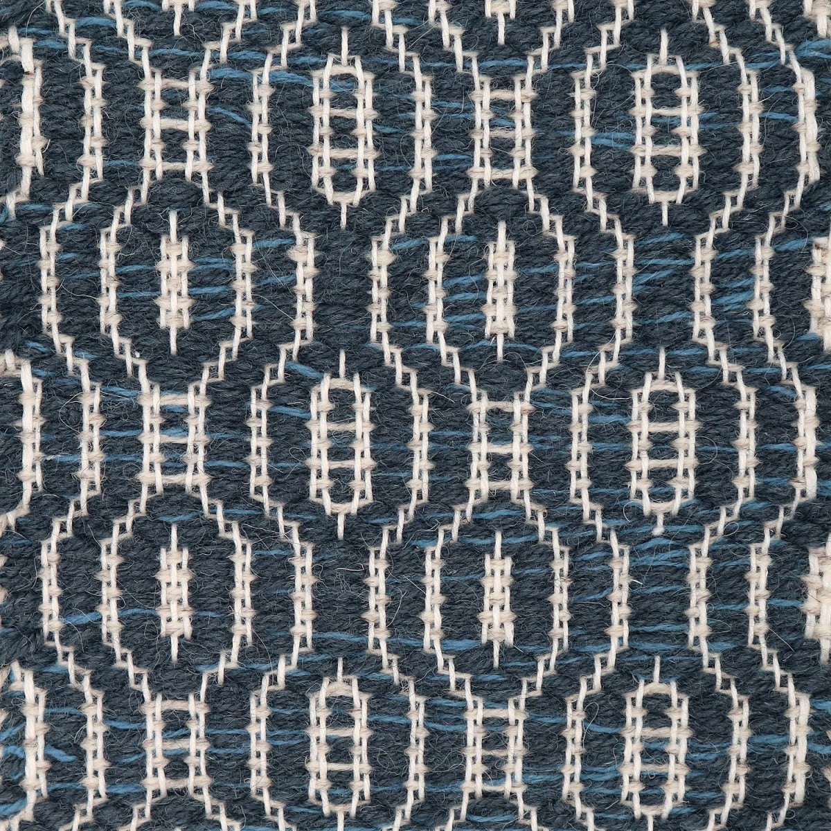 <p>Soft Dual Diamond Twill, main blue mix 504, 5021 (eff.), inside grey mix 12, 06 on the white yarn</p>