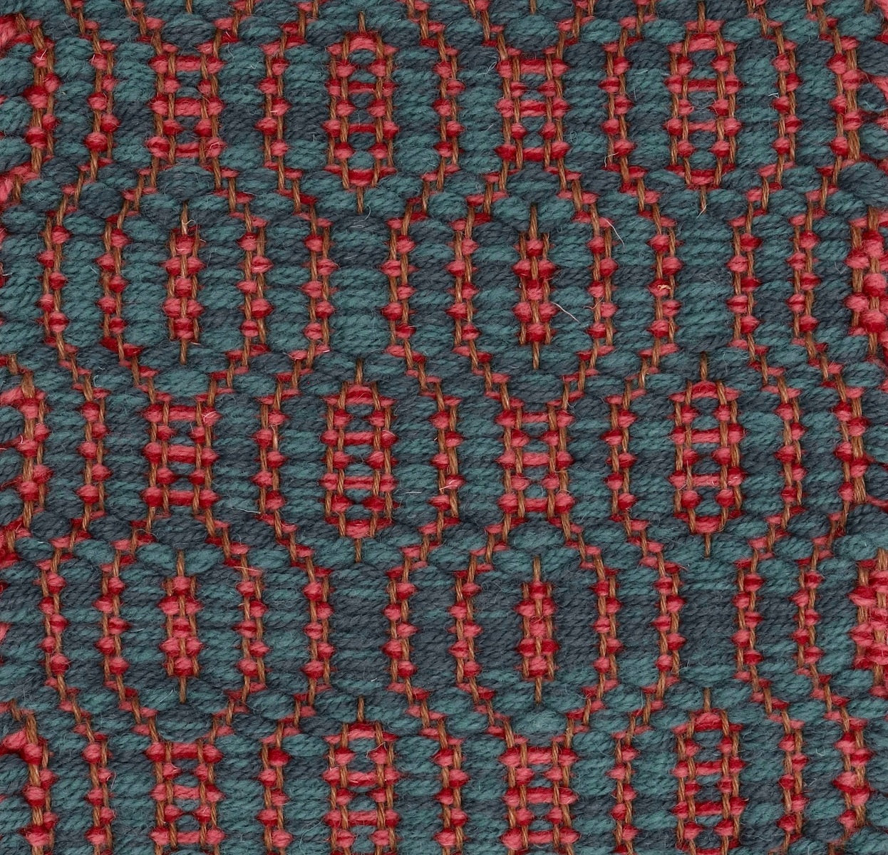 <p>Soft Dual Diamond Twill, main blue mix 504, CH3424, inside pink mix 3010, 3011 on the brown yarn</p>
