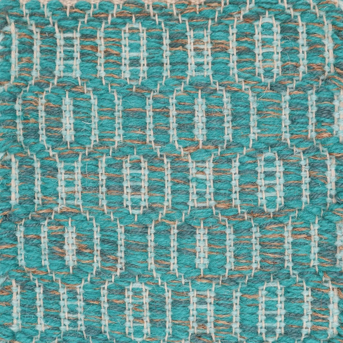 <p>Soft Dual Diamond Twill, main blue mix CH050 (70%), CH3424, 02 (15% each), inside light blue mix CH4400, 5012 on the natural yarn</p>