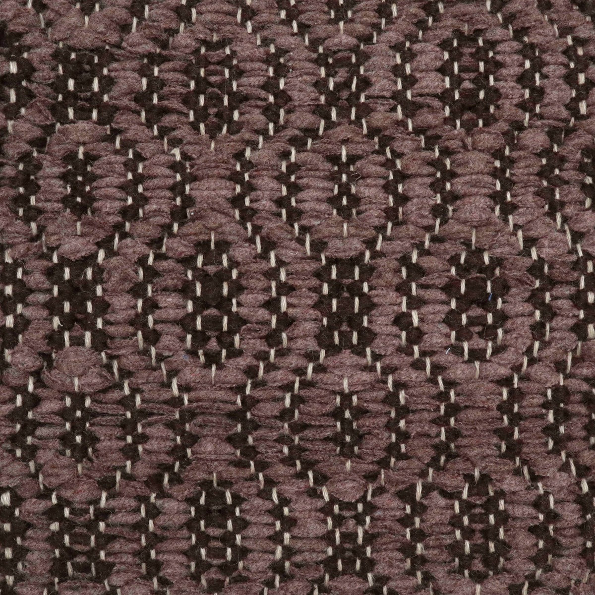 <p>Soft Dual Diamond Twill, main dark moss green 0031, inside beige 0017 on the brown yarn</p>