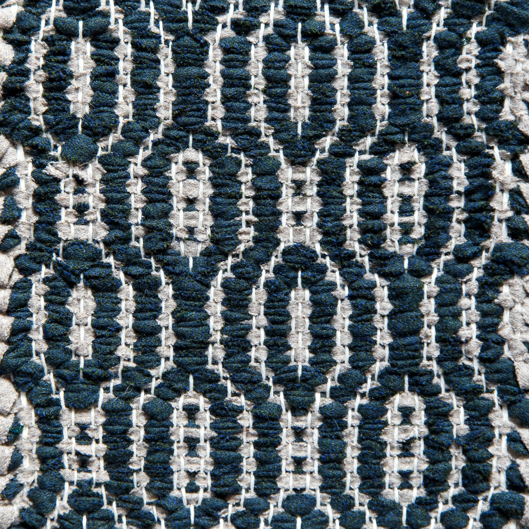 <p>Soft Dual Diamond Twill, main greenish blue 0541, inside grey 0431 on the white yarn</p>