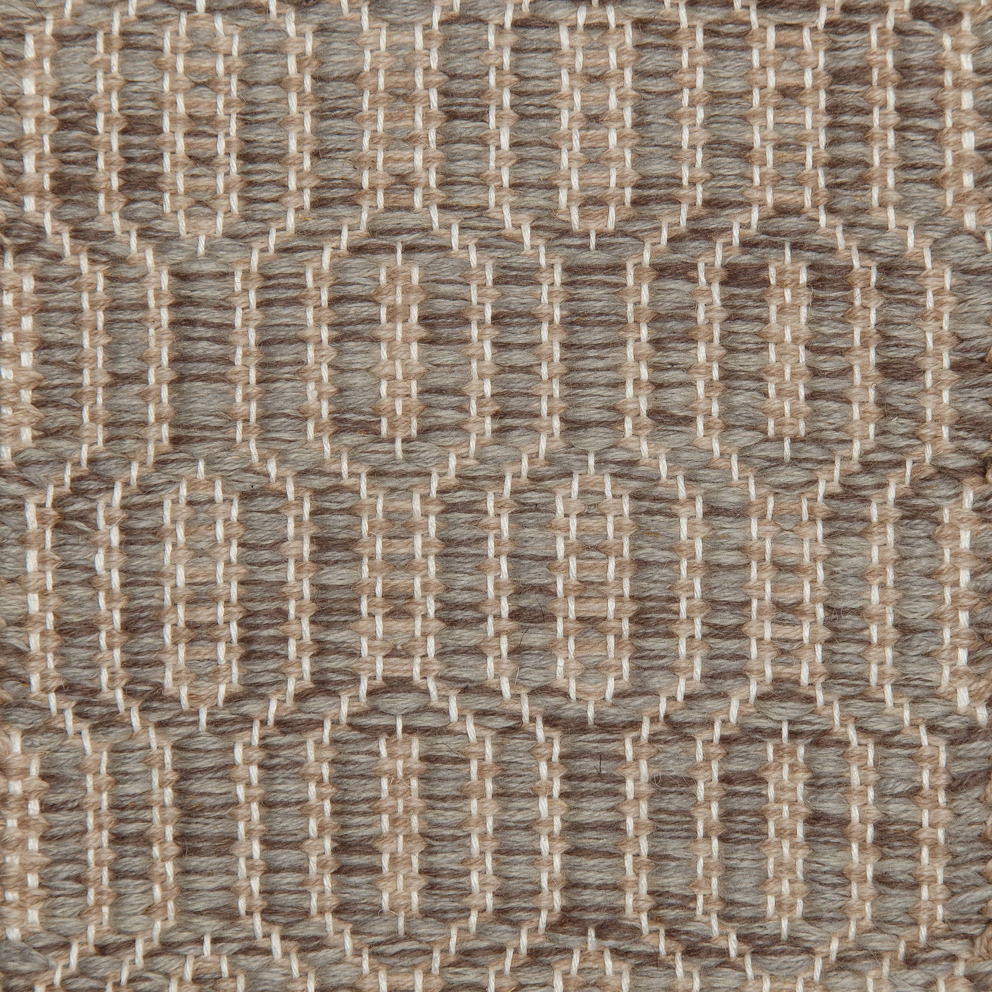 <p>Soft Dual Diamond Twill, main grey mix 1002, 1009, 1021 inside beige mix 1008, 1024 on the white yarn</p>